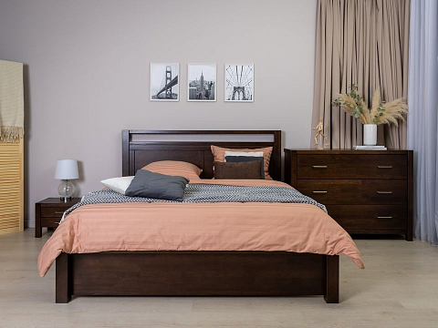 Белая кровать Fiord - Кровать из массива с декоративной резкой в изголовье.